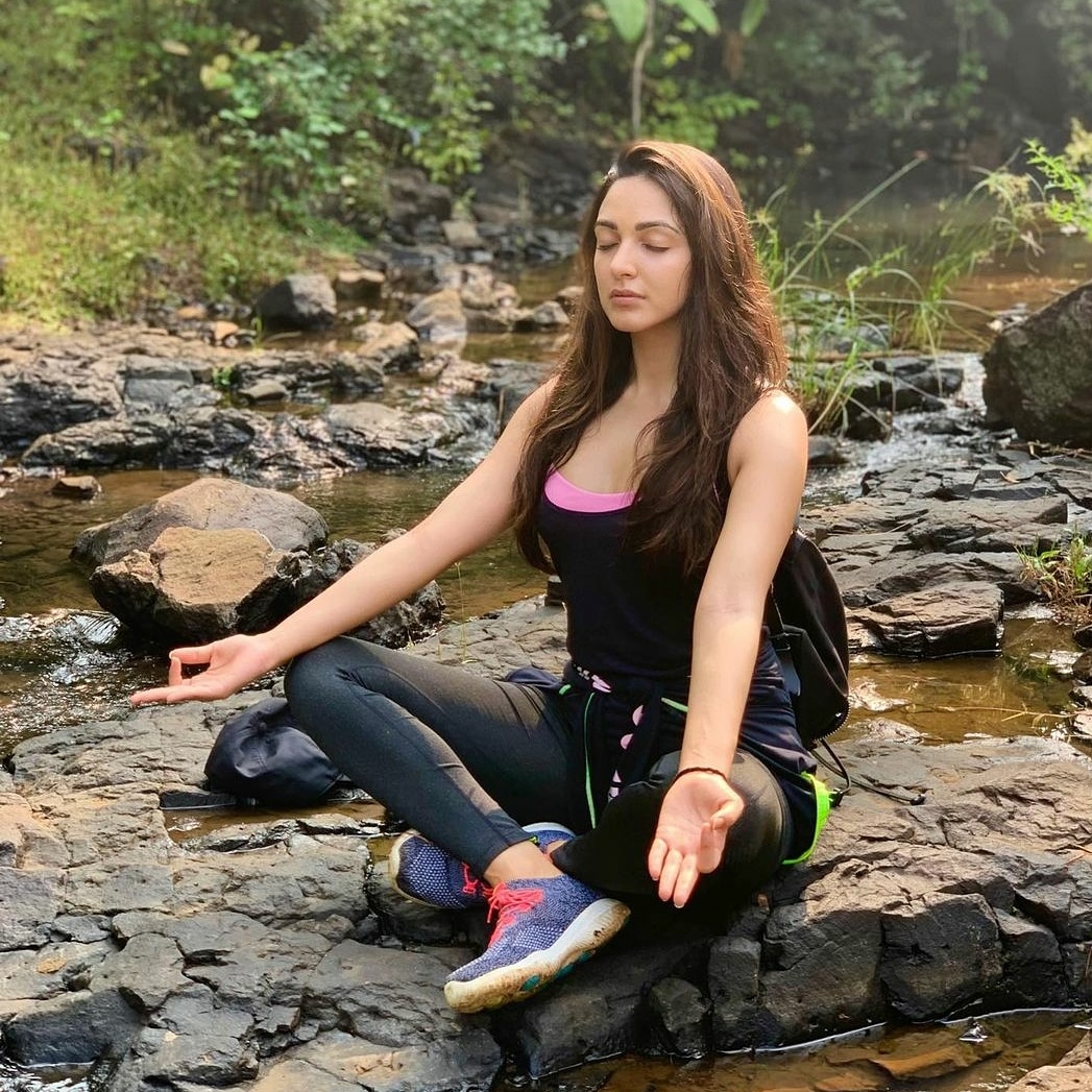 Soulful Monday Begin in peaceful Nature
.
.
#mondaymotivation #love #kiaraadvani #nature #trekking #peace #yoga #healthy #naturephotography #yogainspiration #happiness #trek #forest #life #instagood #instagram #ootd #wanderlust #travel #travelphotography #soul #USA
<a href="/advani_kiara/">Kiara Advani</a>