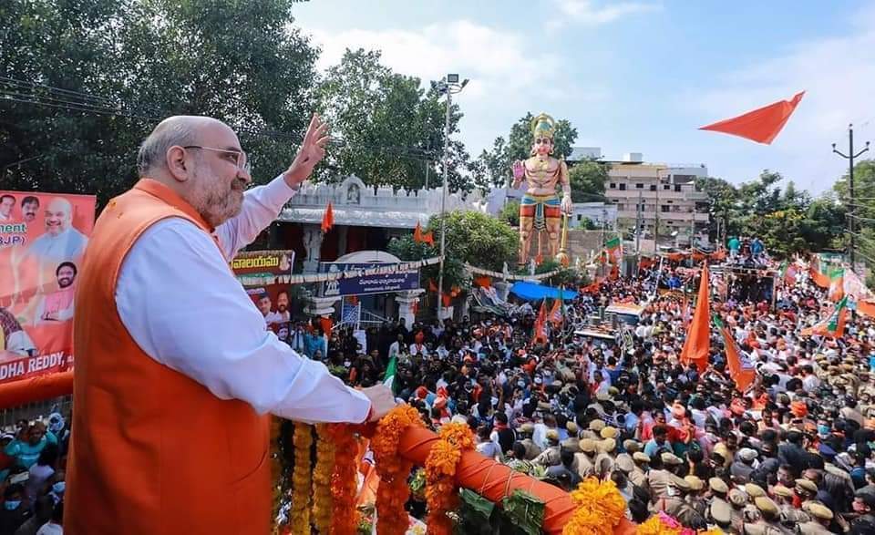 ShilpiSinghINC's tweet photo. जब तक दवाई नही,
तब तक ढिलाई नही...
पर जहाँ जहाँ चुनाव है, 
वहाँ ये अप्लाई नही! https://t.co/Lta67D6xIY