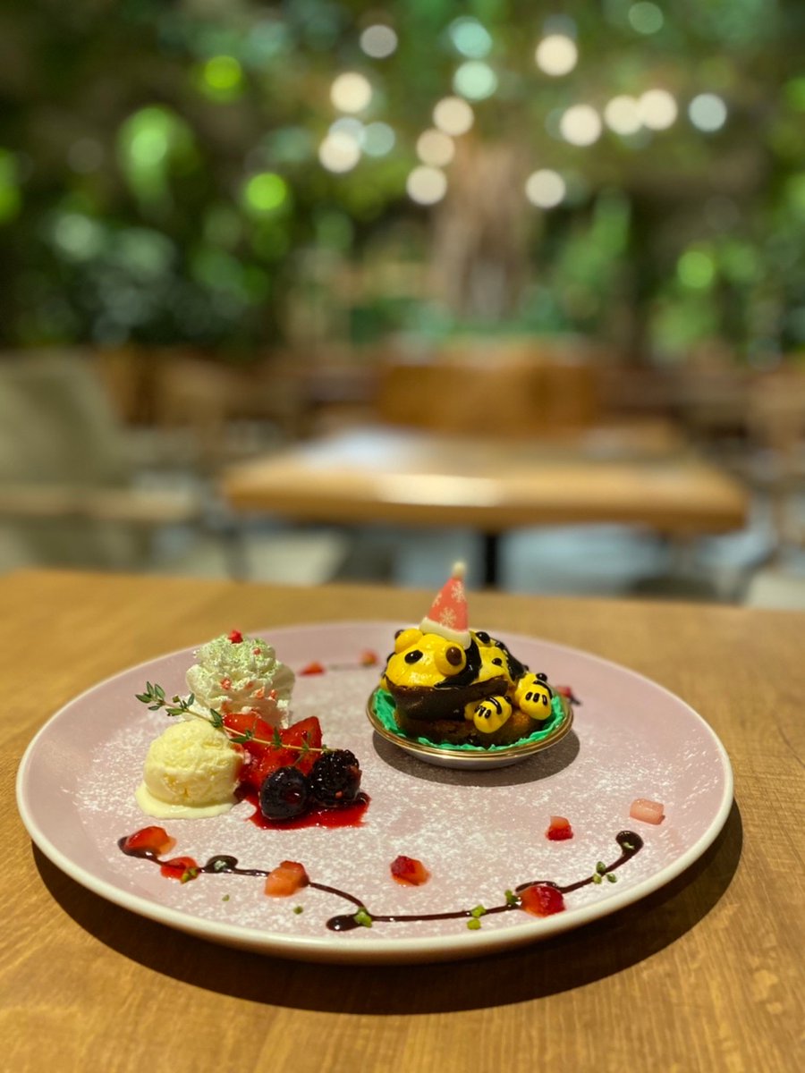 カワスイ 川崎水族館 On Twitter カワスイクリスマス 2020 いよいよ明日から ９fこもれびカフェ Sweets Cafeにて イートインのクリスマスケーキが登場します ピラニアサンタとヤドクガエルサンタのちょっぴり危険でキュートなケーキは数量限定です