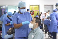 mippci_ven's tweet photo. #30Nov| 🇻🇪📢¡ETIQUETA DEL DÍA!⏩ #FlexibilizacionAmplia

Venezuela inicia 4 semanas de Flexibilización Amplia. Se activan 53 sectores económicos, se levanta Toque de Queda en municipios fronterizos, cumpliendo protocolos de vigilancia epidemiológica.  ¡Cuidemos la Salud! https://t.co/ghrHOvhsGm