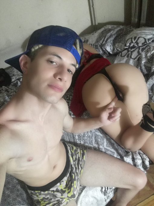 4 pic. Hola bebes!!!Retweeet y Agregenme!!!

Mmm como me garche a esta bebesita! https://t.co/pacY8I