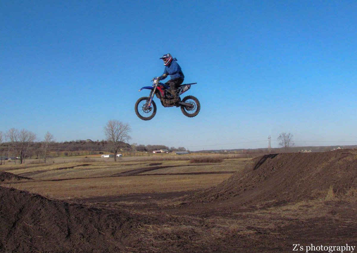JakeOwens27's tweet photo. Lifes full of some bullshit. Always something wrong happening. Only time I seem to forget and enjoy life happens to be the times I make the 88 fly again. Fuck I miss you dude. Things just haven't been the same since you left. #FlyHigh88 #TriHullCrane https://t.co/T5A3hjIuxj