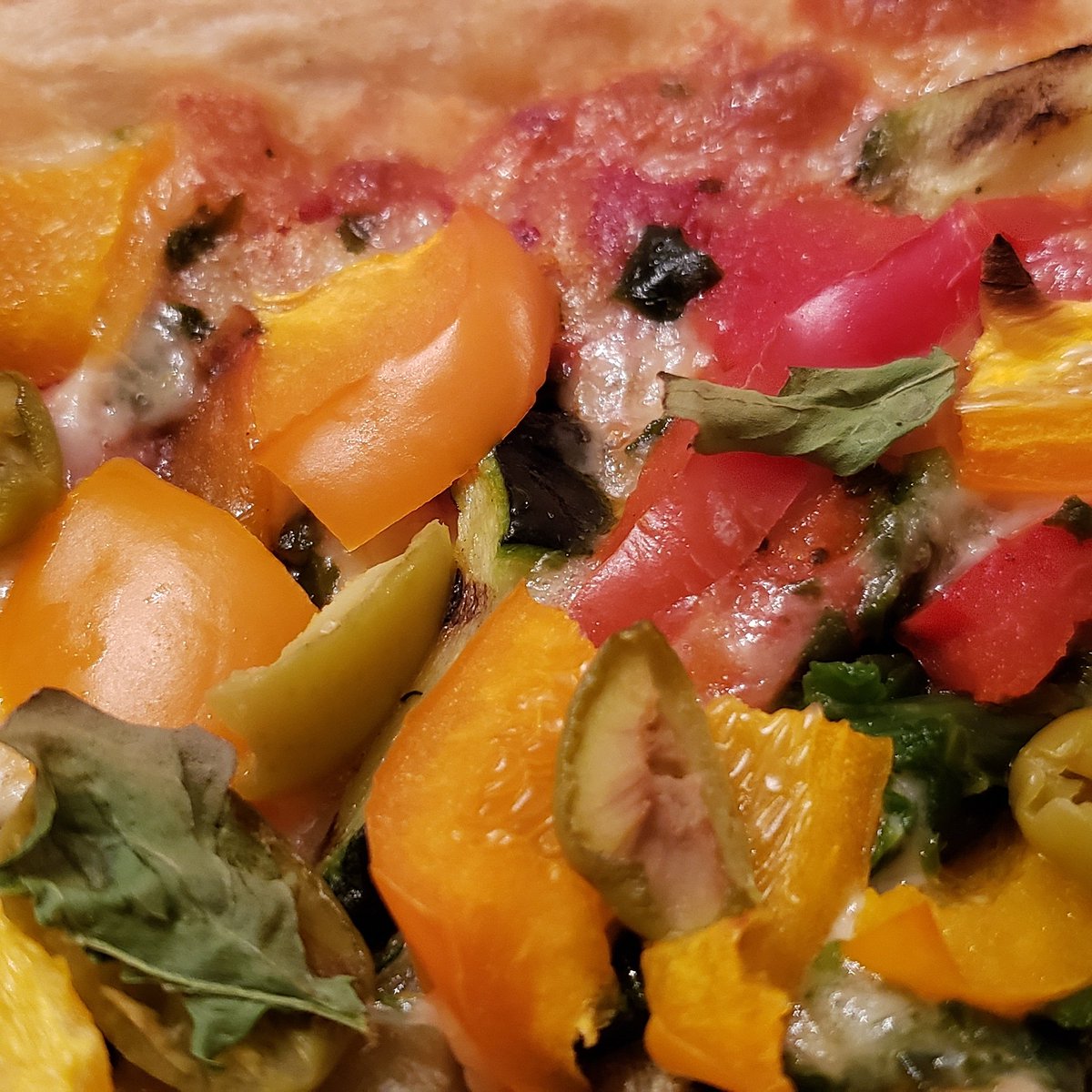 Living Fresh Foods enjoying Organic Pizza with fresh Peppers, Olives and the Indoor Grown Arugula.
https://t.co/KAoyA2kezp
#growyourownfoods #growmyownfood #growlights #growlight #growityourself #organicfoods #pizza #pizzalover #pizzatime #dinnerideas #dinnerathome https://t.co/SaEA7ZFFbB