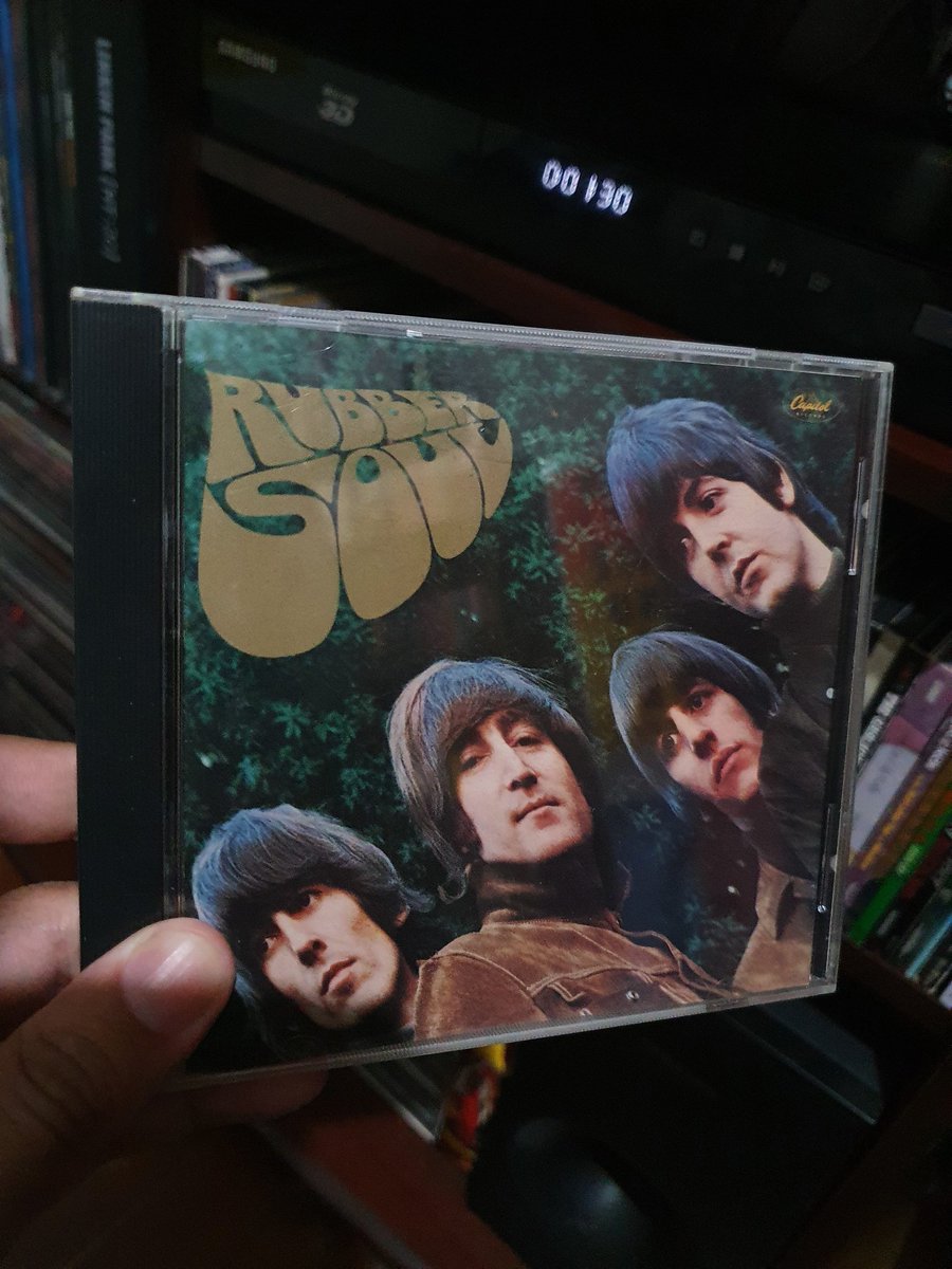 entre_ouca's tweet photo. Encerrando o domingo com o favorito dos Beatles. https://t.co/i0WK9KvpAo