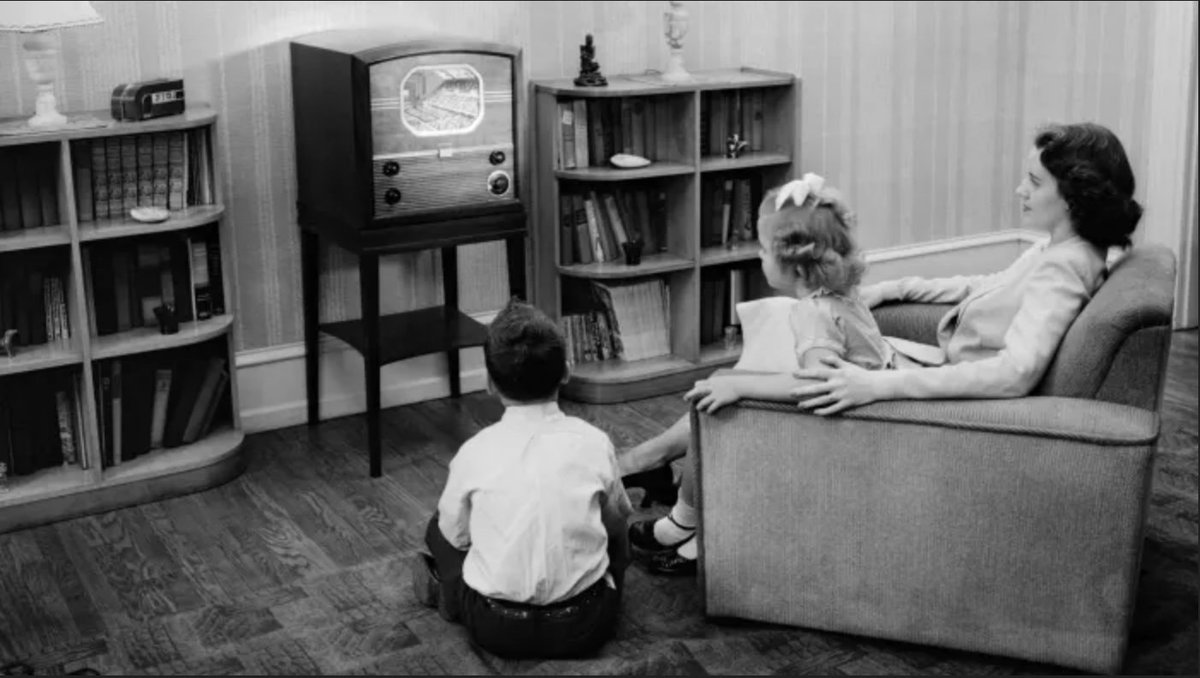 5. But once the war ended, a new medium started catching on: TV.By the late 1940s, some Canadians along the border had already bought their first television sets to watch the earliest American shows. We didn't have our own channels yet.