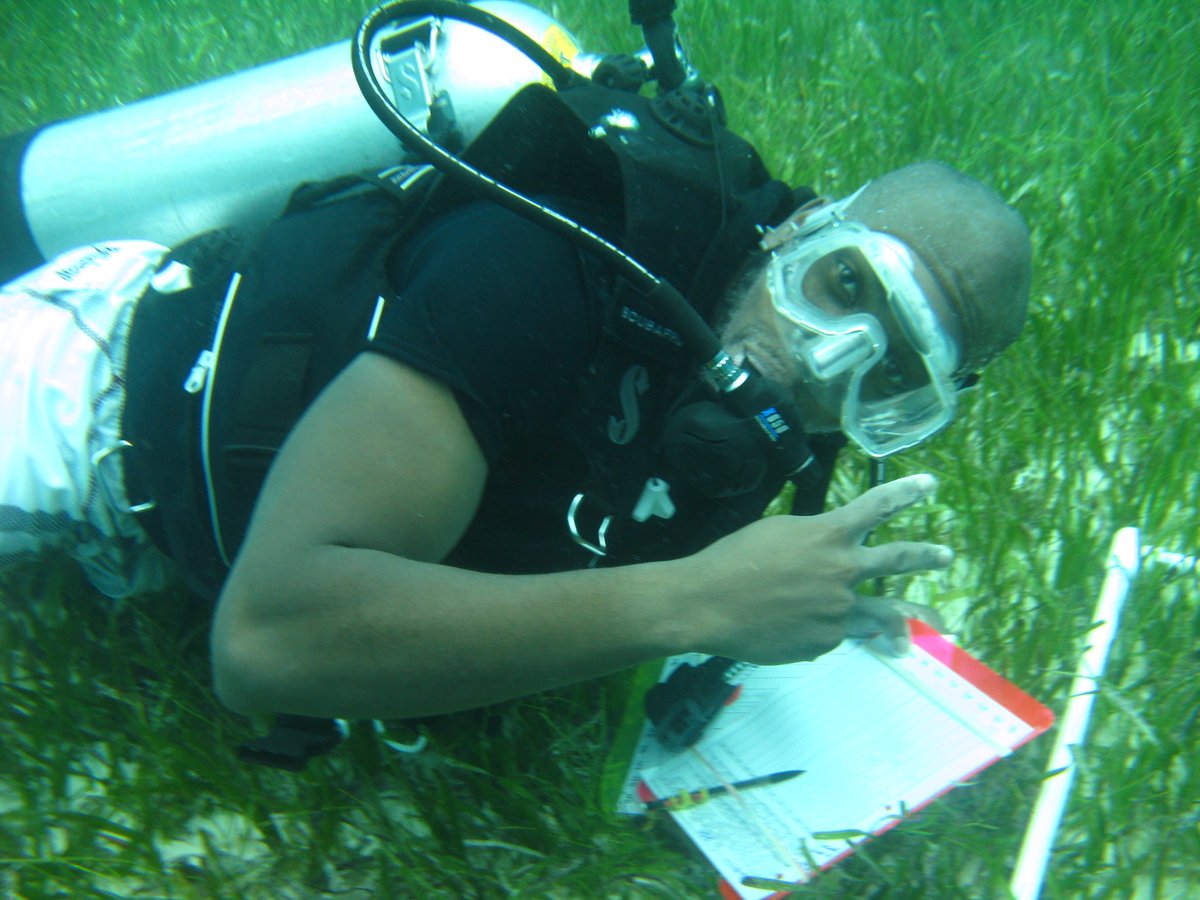 Does used to be #BlackinMarineScience count? Me during grad school days studying #seagrass. Now my lab is only focused on #inclusivescience. Showing solidarity to the family this week. Keep promoting..