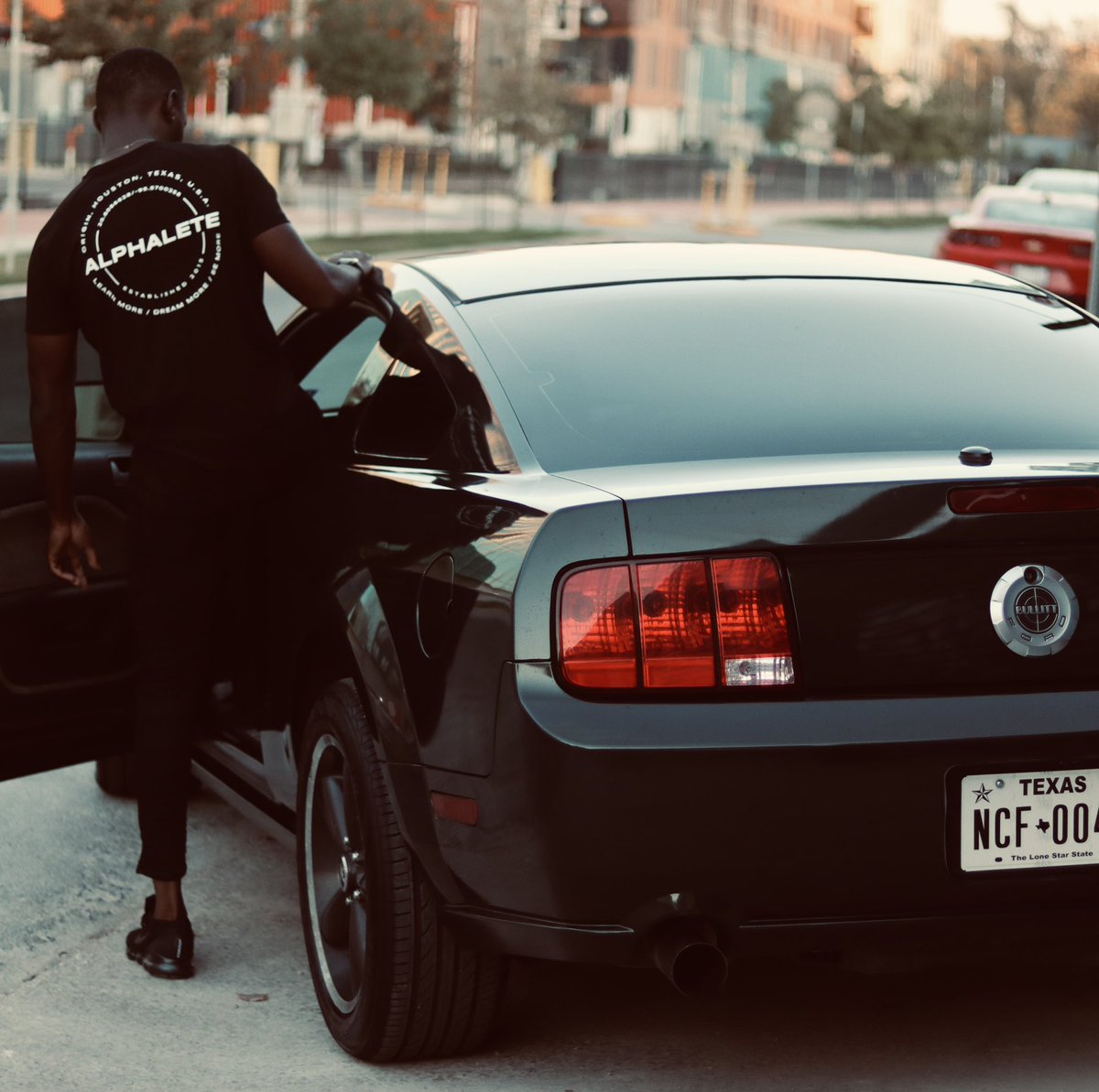 Darren1k's tweet photo. Every man has two lives and the second starts when you realize you only have one. 
•
Grind’n dreams into reality🤞🏾#1kEngineering https://t.co/fcJgZBIGAz