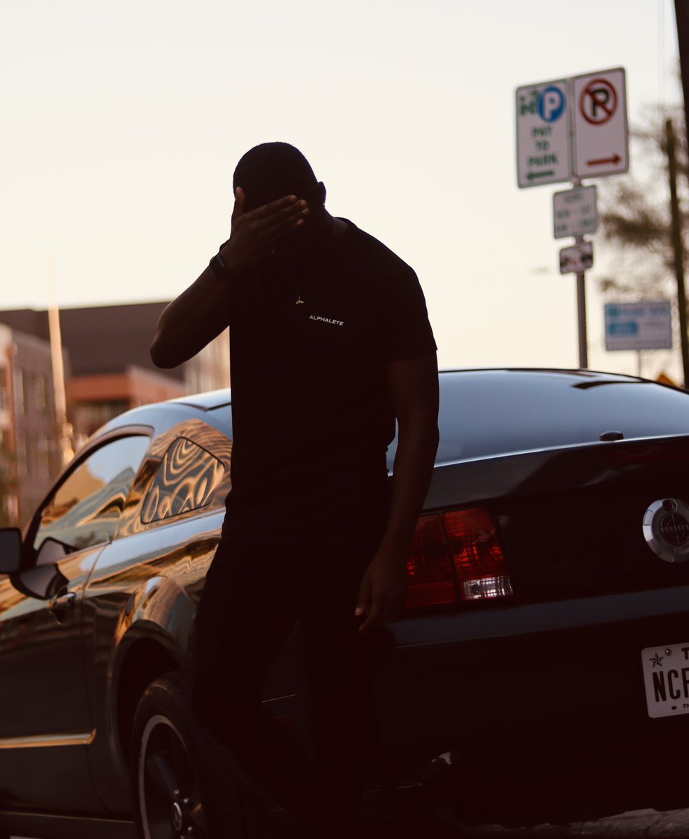 Darren1k's tweet photo. Every man has two lives and the second starts when you realize you only have one. 
•
Grind’n dreams into reality🤞🏾#1kEngineering https://t.co/fcJgZBIGAz