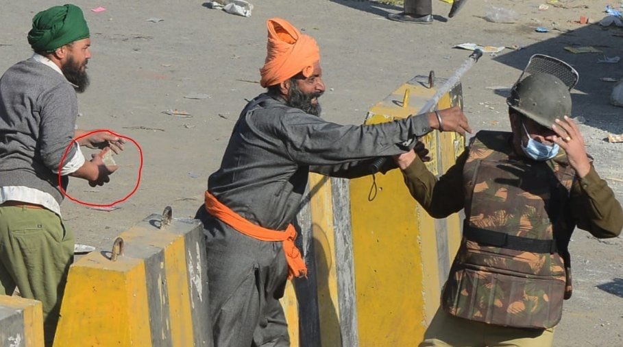 സംസ്കരണ പ്ലാൻറ്റുകളുടെ വിതരണ ശൃംഖലയുമായി സംയോജിപ്പിക്കാൻ സാധിക്കും3. The Essential Commodities (Amendment) Bill അസാധാരണമായ സാഹചര്യങ്ങളിൽ (യുദ്ധം, ക്ഷാമം എന്നിവ) മാത്രം ചില ഭക്ഷ്യവസ്തുക്കളുടെ വിതരണം നിയന്ത്രിക്കാൻ 2020 ലെ എസൻഷ്യൽ കമ്മോഡിറ്റീസ് (ഭേദഗതി) ഓർഡിനൻസ് അനുവദിക്കുന്നു.