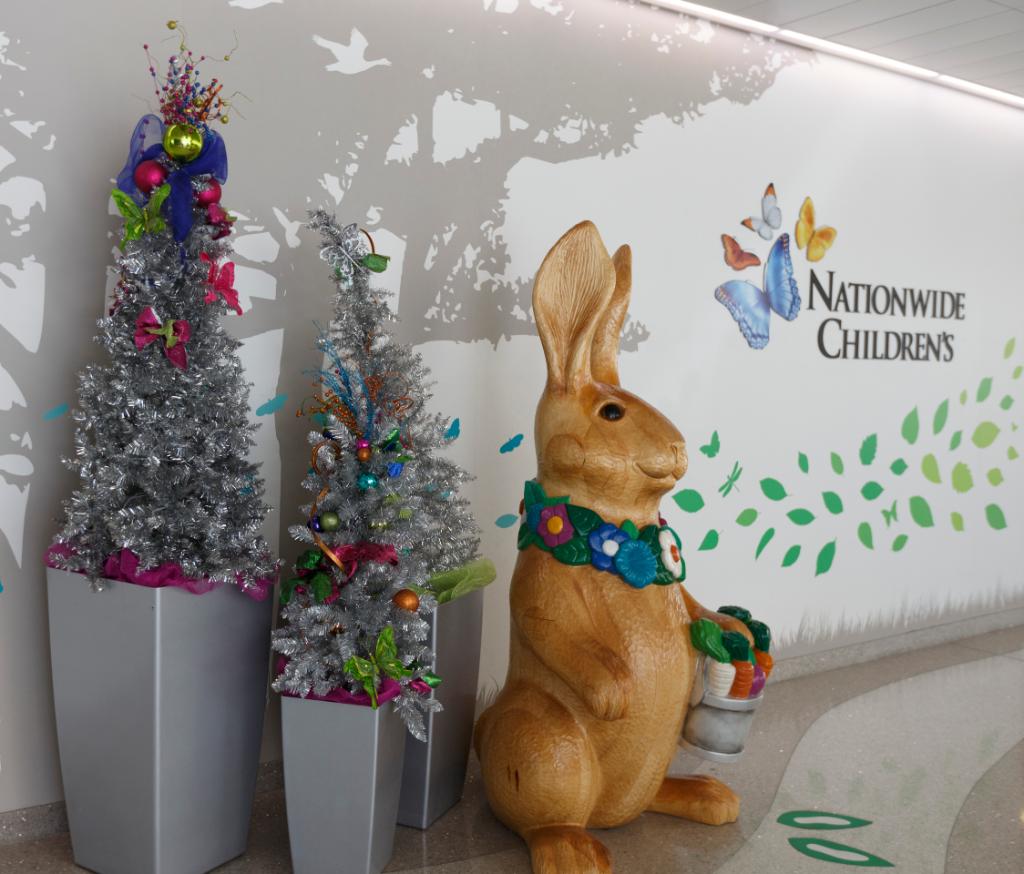 nationwidekids's tweet photo. The sights and sounds of the holiday season have officially arrived at the hospital! We love how beautiful the campus looks this time of year! #HappyHolidays #LifeAtNCH https://t.co/6O5DvMKrVL