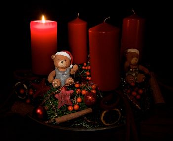 можно ли гадать церковными свечами на рождество. можно ли гадать церковными свечами на рождество. можно ли гадать церковными свечами на рождество. древние свечи. обряды с 24 свечами на рождество в германии.