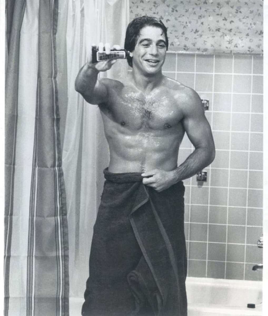 Been watching past episodes of Who’s the Boss and #TonyDanza is a Fox !!!! 