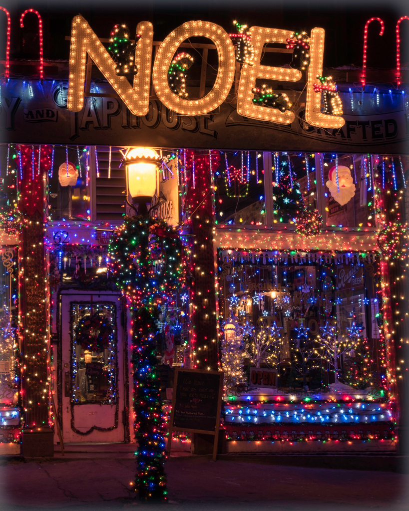 VirginiaCity's tweet photo. Who's ready to Believe Again this December? ⭐ Watch Virginia City transform into a real-life vintage Christmas card all month long. We kindly ask that all our visitors and locals continue following health and safety guidelines and wear face coverings.
#VCFindYourSpirit https://t.co/Ng7dswiGiB