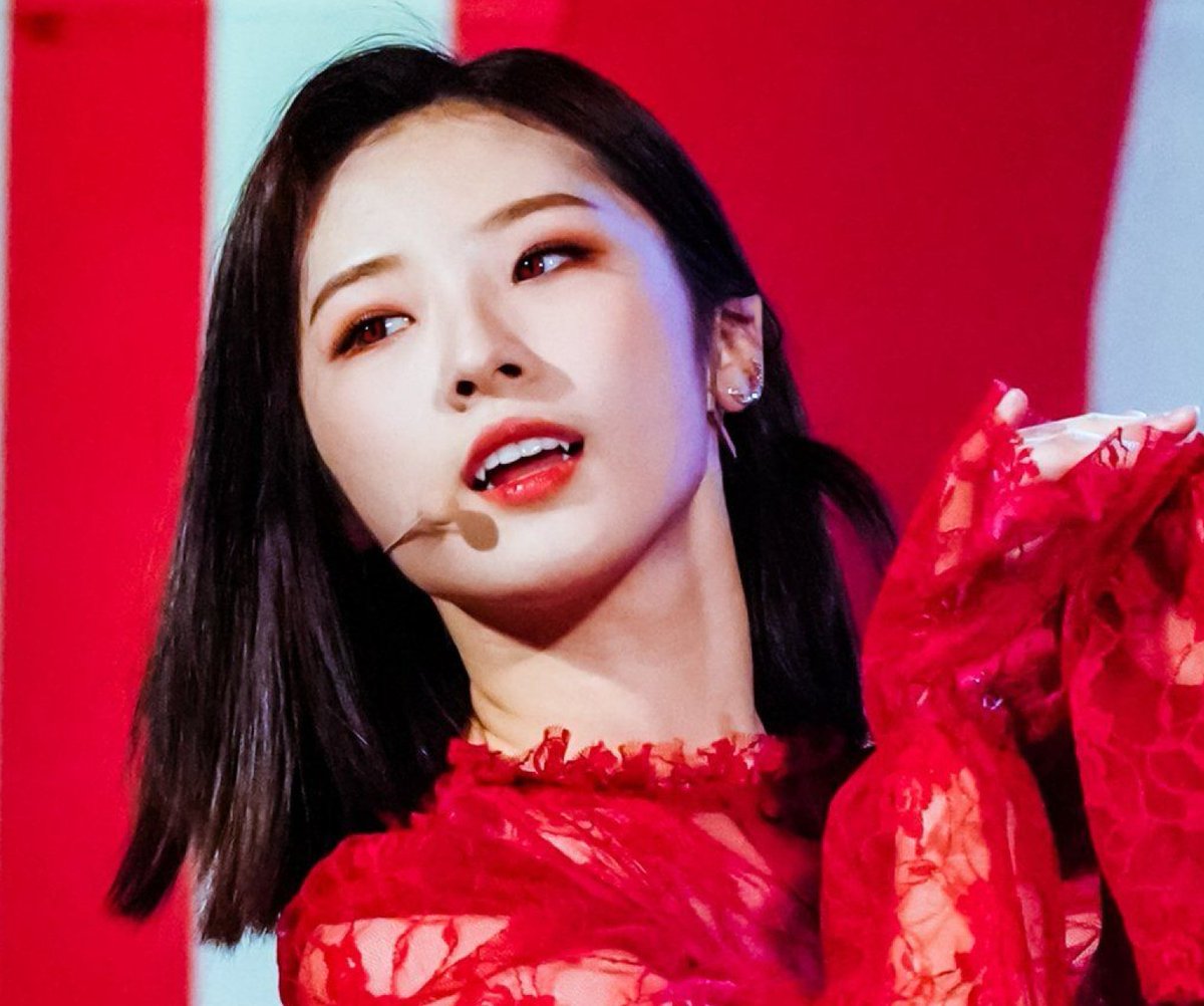 curedove's tweet photo. many thoughts about VAMPIRE HASEUL https://t.co/l8lelRH69f