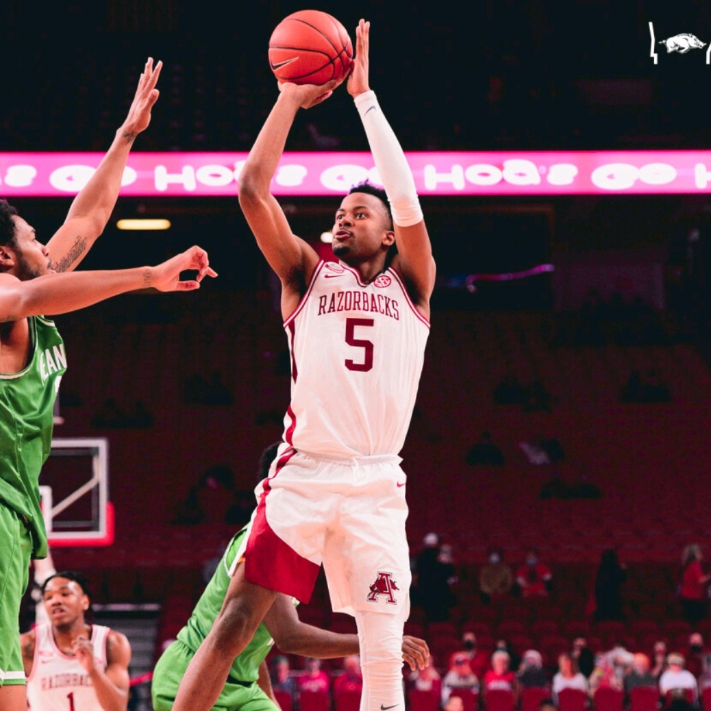 ARHoopScoop's tweet photo. Arkansas freshman guard Moses Moody @moses_moody3 is 3rd among SEC freshmen scorers at 13.5 ppg, he's tied at No. 1 in SEC in steals w/6, &amp; his 15-of-16 FTs (93.8%) is 2nd in the SEC in makes ... Mo plays the right way, plays winning basketball, he's just scratching the surface! https://t.co/jqJ8ehWhP5