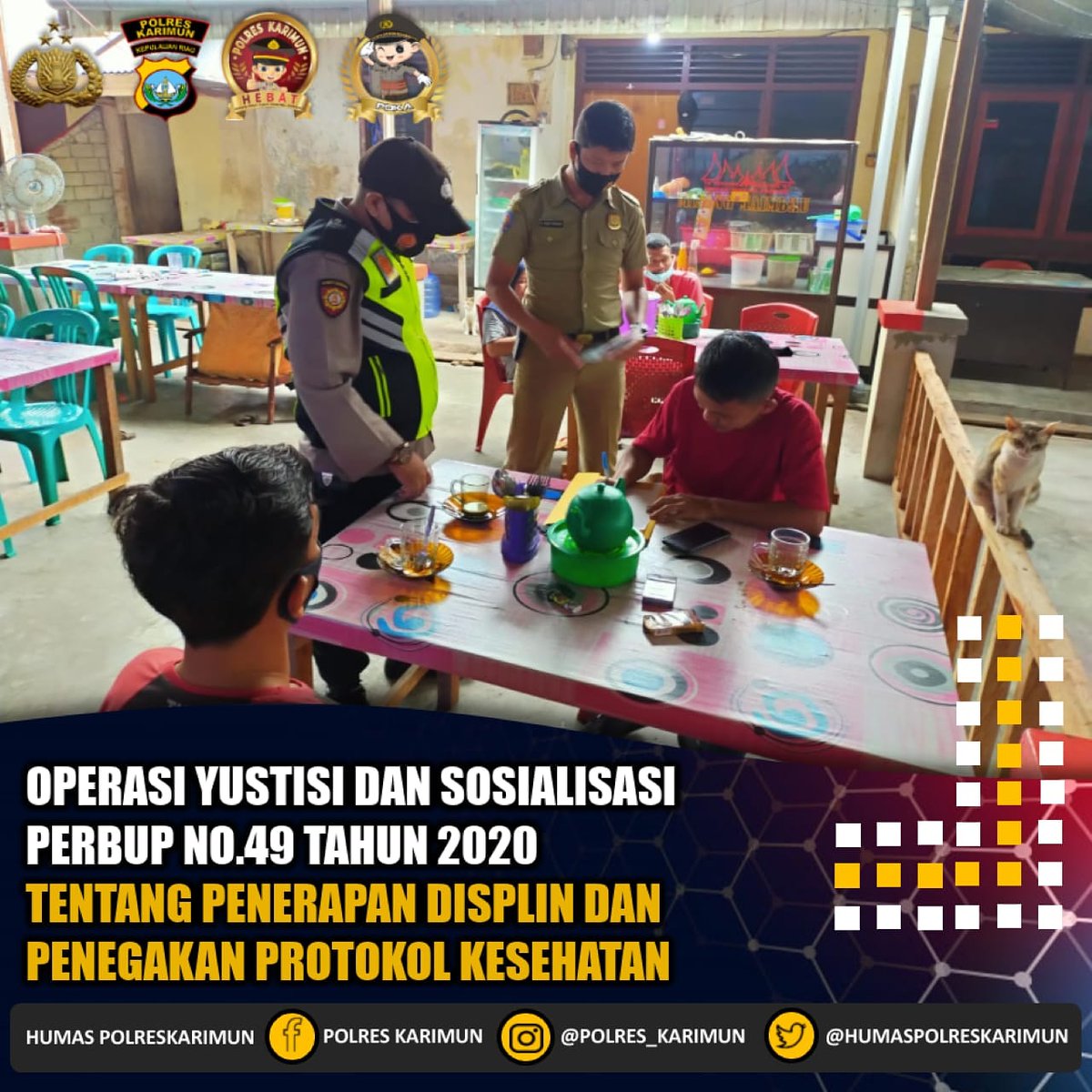 BharadutaFirman's tweet photo. *"KARIMUN BERMASKER"*

Oprerasi Yustisi dan Sosialisasi Perbup Karimun No 49 Tahun 2020 
Dalam Rangka Penegakan Hukum Protokol Kesehatan Dan Mendukung Program Presiden Ajakan Memakai Masker

#adaptasikebiasaanbaru
#karimunbermasker
#polreskarimunhebat
#polreskarimun
#lawancovid19 https://t.co/b87QQXxBmO