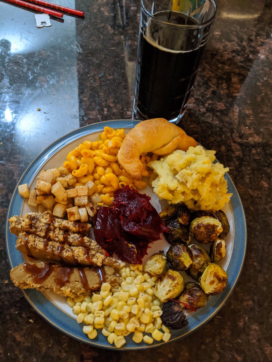 Also, #Vegan Thanksgiving. It was just my boyfriend and me, with him doing most of the cooking and me doing mostly cleaning and helping with some. https://t.co/lsGD8EUIBC