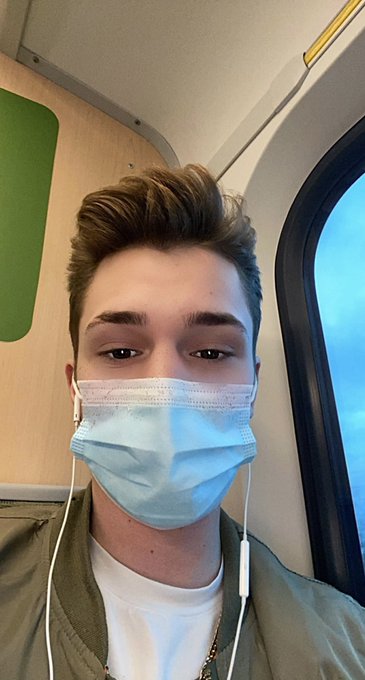 mask on vs mask off😌 retweet if you&rsquo;d suck my cock😍 https://t.co/jycSmM5vKq https://t.co/pezq3eLPxt