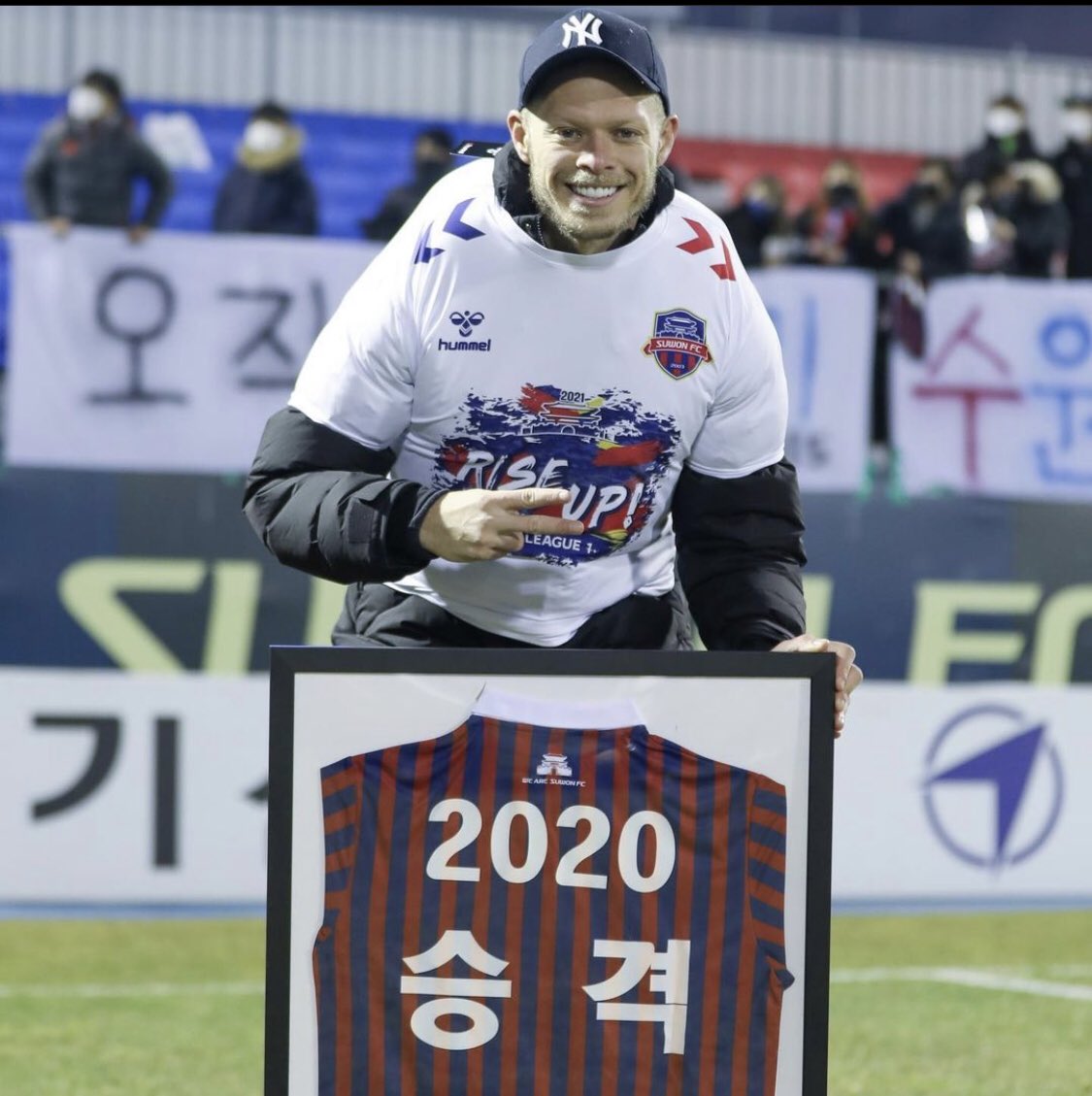 Parabéns, meu irmão <a href="/Marlone92/">Marlone</a>! 
Acesso à <a href="/kleague/">K League</a> (primeira divisão sul-coreana), com o <a href="/suwon_fc/">SuwonFC</a> em sua primeira temporada na Ásia! Para coroar um ano de muitos desafios pessoais e profissionais concluído com sucesso!