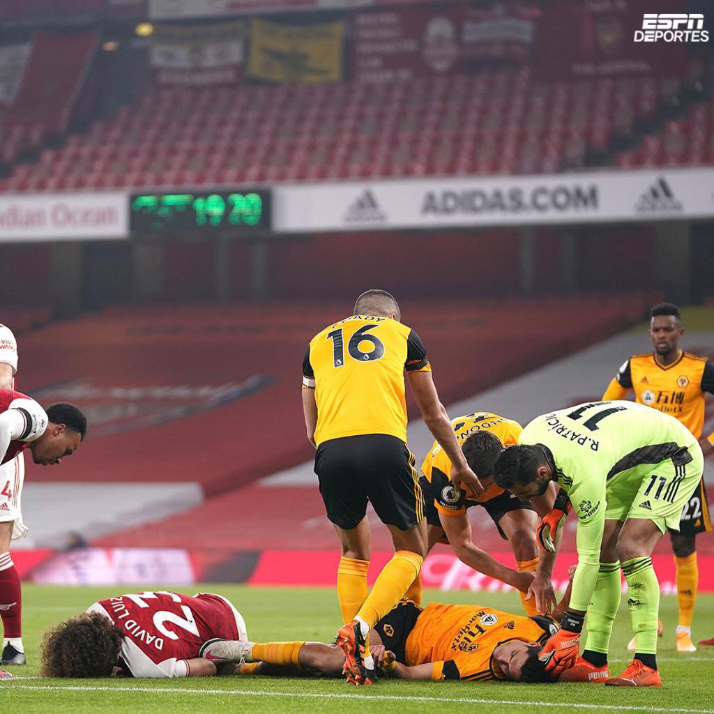 #PremierLeague | ¡RAÚL JIMÉNEZ SE MANTIENE ESTABLE!
¡Según el reporte de Sky Sports, el delantero mexicano Raúl #Jiménez de los #Wolves está consciente y respondiendo bien al tratamiento en el hospital, tras haber chocado con el defensor del #Arsenal, #DavidLuiz!
¡FUERZA RAÚL! https://t.co/MQ3Dq8TZNK