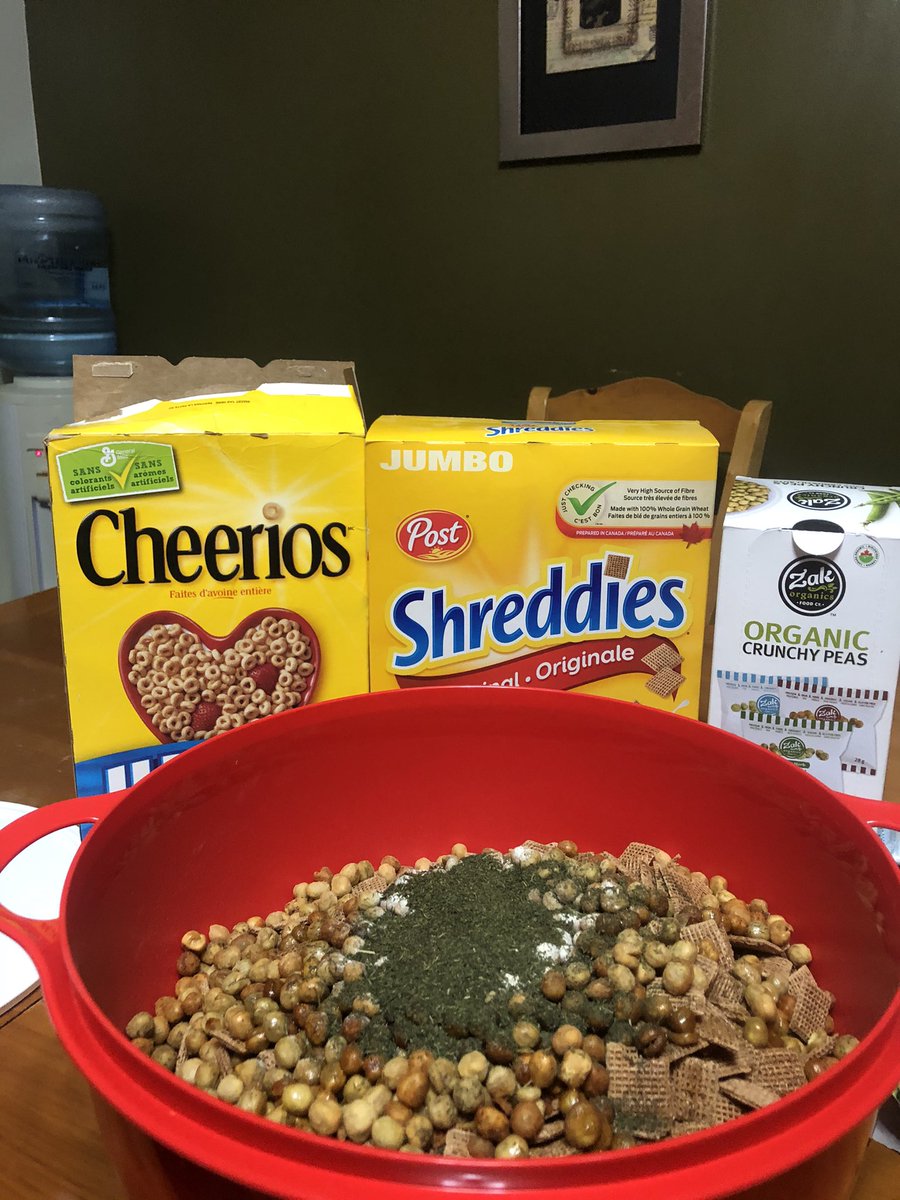 KylaChelsie's tweet photo. Homemade nuts and bolts with @ZakOrganics peas for a nice crunch 😋 https://t.co/R1W0Hr4Rso