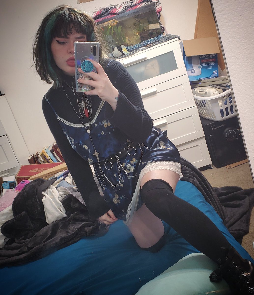 uluvcalli333's tweet photo. do you like my outfit? 🖤🖤 https://t.co/01ZjvaUvCa