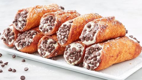 Leave the gun. Take the cannoli.