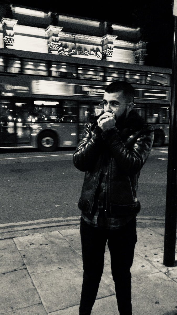 پايز..
رەنگێ تە،
بێهنا تە،
هەستێن تە، ژهەمی وەرزا دجێوازن،
ئەز هزر دکەم تە روحەک يا دناف خودا هەلگرتی،
خوزی مروڤێن وەکی تە هەبان. 🍂

ـ وارخاز نصرالدين