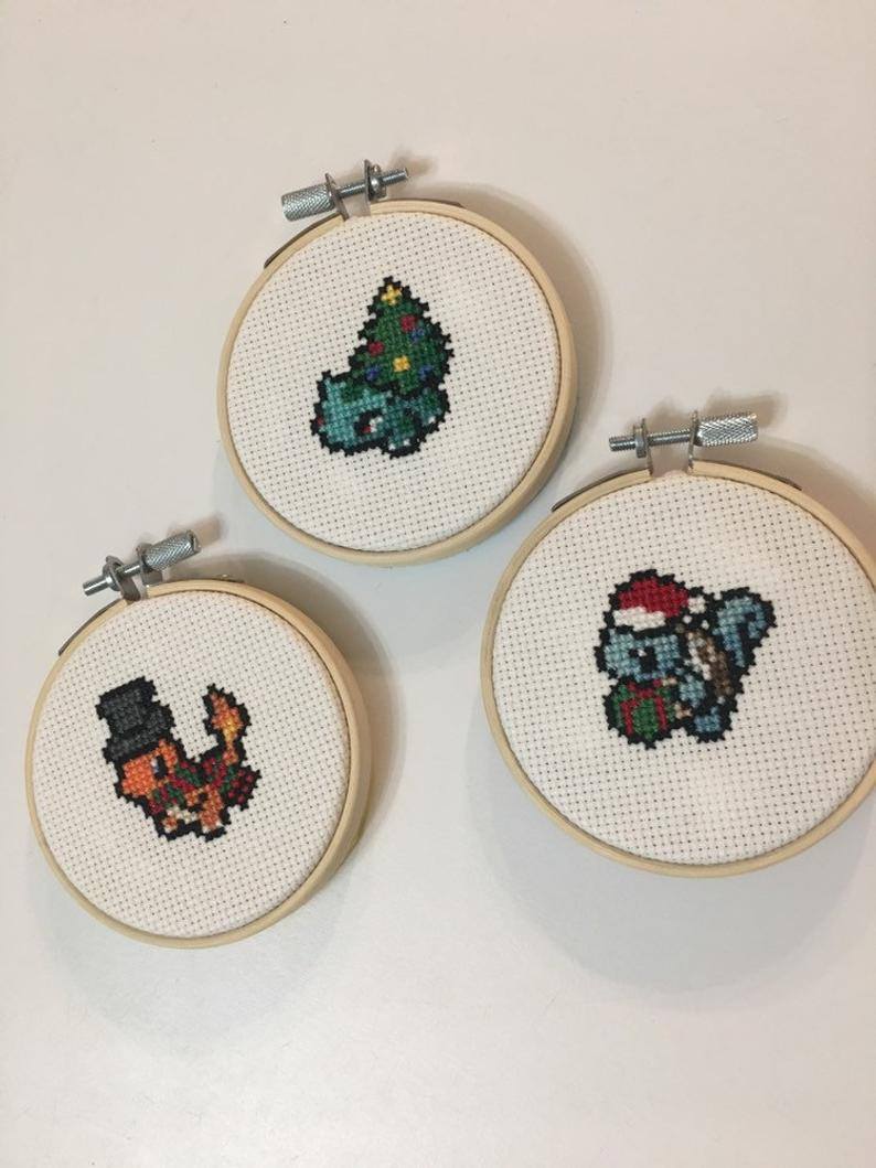 LouberryCrafts's tweet photo. Tomorrow is the last day of my sale! 20% off everything including these cute holiday ornaments! They are all framed in 3 inch hoops https://t.co/7uHRAnptkr 

#Crocheted #crafting #etsyshop #etsy #ornaments #Handmade https://t.co/lM5eLzTtvx