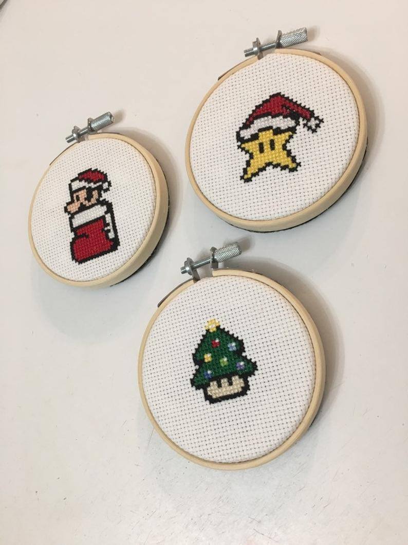 LouberryCrafts's tweet photo. Tomorrow is the last day of my sale! 20% off everything including these cute holiday ornaments! They are all framed in 3 inch hoops https://t.co/7uHRAnptkr 

#Crocheted #crafting #etsyshop #etsy #ornaments #Handmade https://t.co/lM5eLzTtvx