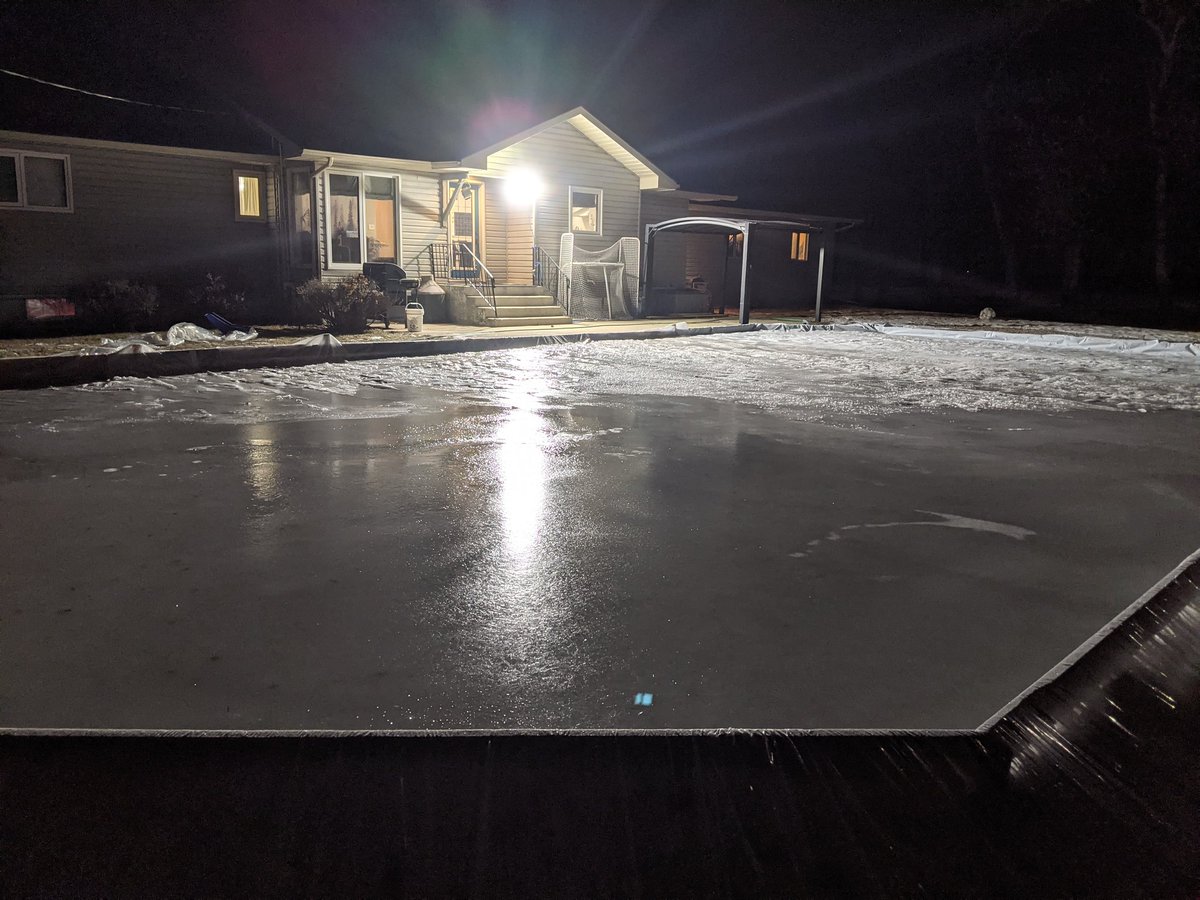 HolmanFarms's tweet image. Backyard rink has not gone as smoothly as first hoped...mistakes were made initially but with some colder nights now we're finally making progress. 35% legit ice #NotLevel The light is sweet though