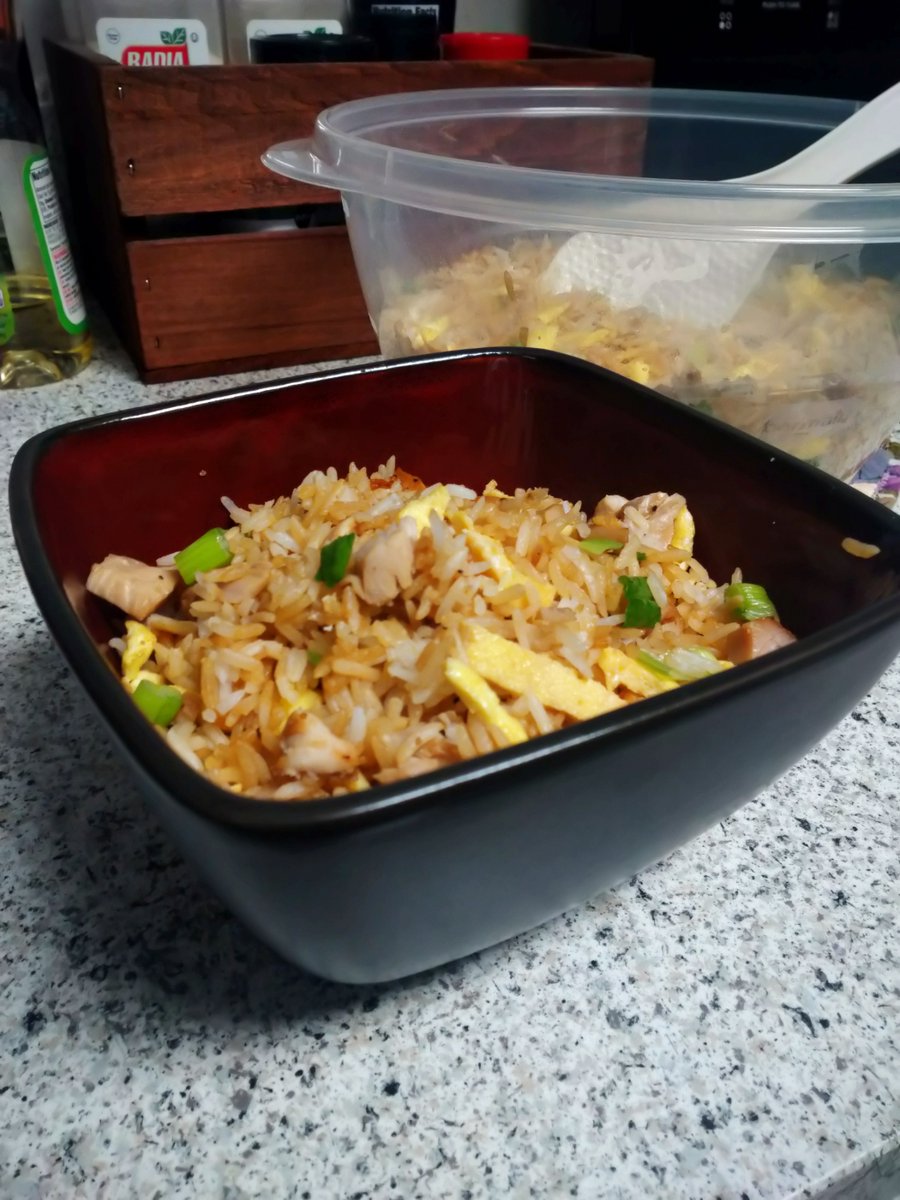 CodeDanEXE's tweet photo. Of course with Thanksgiving leftovers, I had to make Turkey Fried Rice! #phoenixcooks https://t.co/TjGH7sJPhw