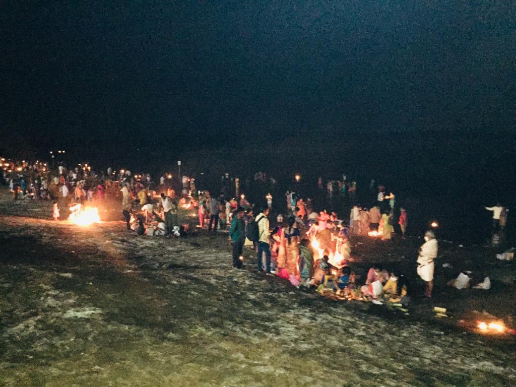Bhadrachalam Subdivision Police (@asp_bhadrachalm) on Twitter photo Large no Devotees gathered on the banks of Godavari to offer Pooja on the occasion of Karthika Poornima <a href="/bhadrachalam/">radha.rohini</a> #Karthikapournami #godavari Large no Devotees gathered on the banks of Godavari to offer Pooja on the occasion of Karthika Poornima <a href="/bhadrachalam/">radha.rohini</a> #Karthikapournami #godavari