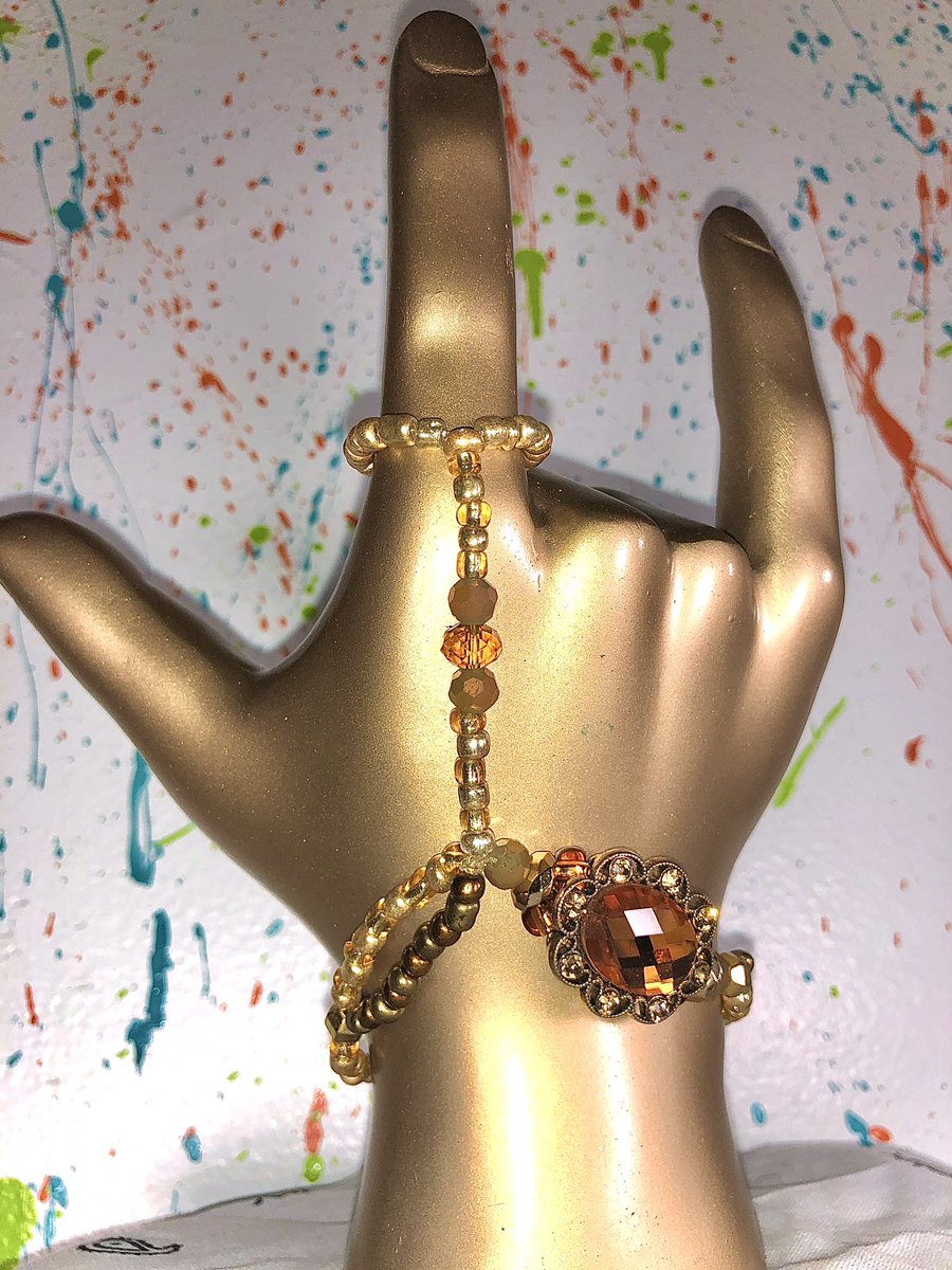 SimplyKayleex's tweet photo. @cristinaaamarie I’m Kaylee! I’m a mom to a one year old! 👶🏽 My shop has a large range of multifunctional trays, jewelry, geometric animal art, etc.
 ~ https://t.co/iztgTJhBP6 ~

🧚🏽‍♀️JEWELRY BUY 1 GET 1 HALF OFF — code : “flash” 

https://t.co/SzarN7rG7d https://t.co/0EUrRwKEF3