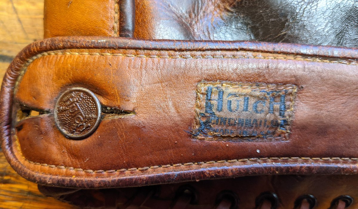 DJGloveRepair's tweet photo. #cybergloveday 
Special giveaway!
Be sure you are following us and retweet. One of our lucky followers will receive this fully relaced and restored vintage Hutch split finger glove. Winner will be picked randomly from all retweets at 9pm central Monday. https://t.co/M5zui2WTmT