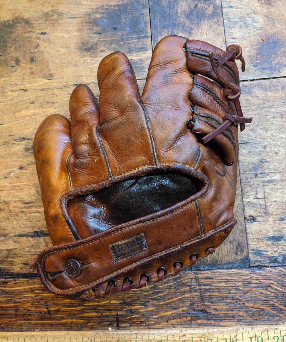 DJGloveRepair's tweet photo. #cybergloveday 
Special giveaway!
Be sure you are following us and retweet. One of our lucky followers will receive this fully relaced and restored vintage Hutch split finger glove. Winner will be picked randomly from all retweets at 9pm central Monday. https://t.co/M5zui2WTmT