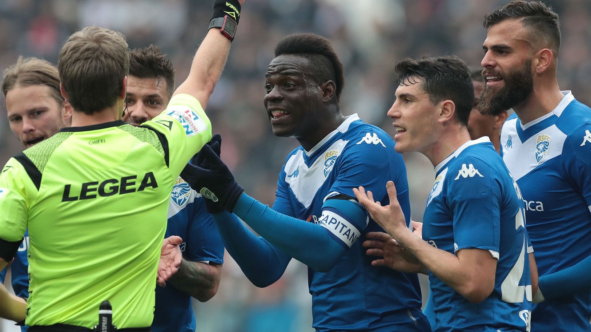 Goal Japan 歴代レッドカード枚数ランキング 欧州5大リーグ 最も退場した選手は 23回 14回 14回 14回 チアゴ モッタ 13回 ランキングはこちら T Co