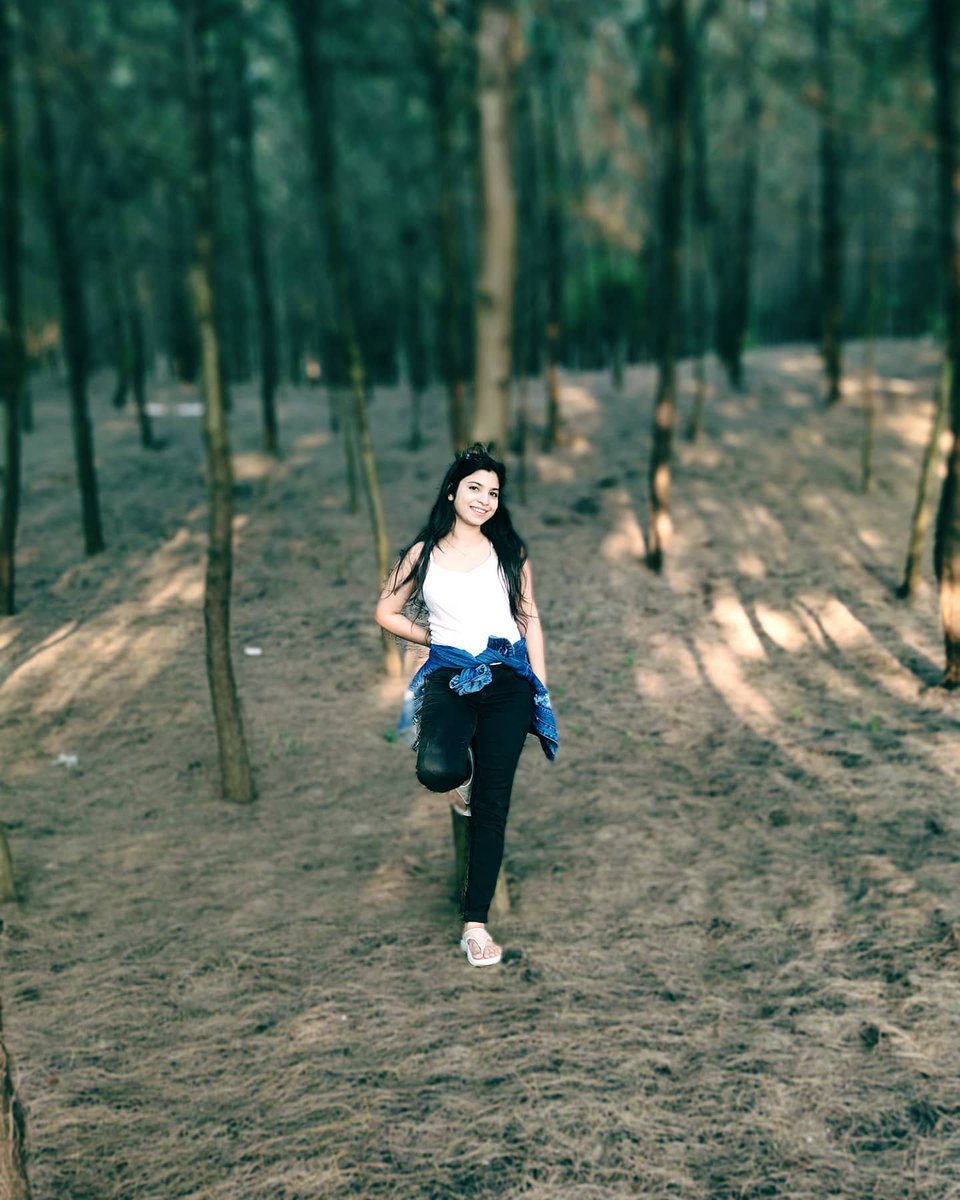 nikitarofficial's tweet photo. If u truly love nature u will find beauty everywhere..
.
.
.
.
.
.#Nikitarai #NRsongs #nikitaraisongs #nikitarailive #NRlive #nikitaraimusic #NRmusic #naturalgirl #naturalbird #nature #sunshine #music #love https://t.co/qfgzLpudBq