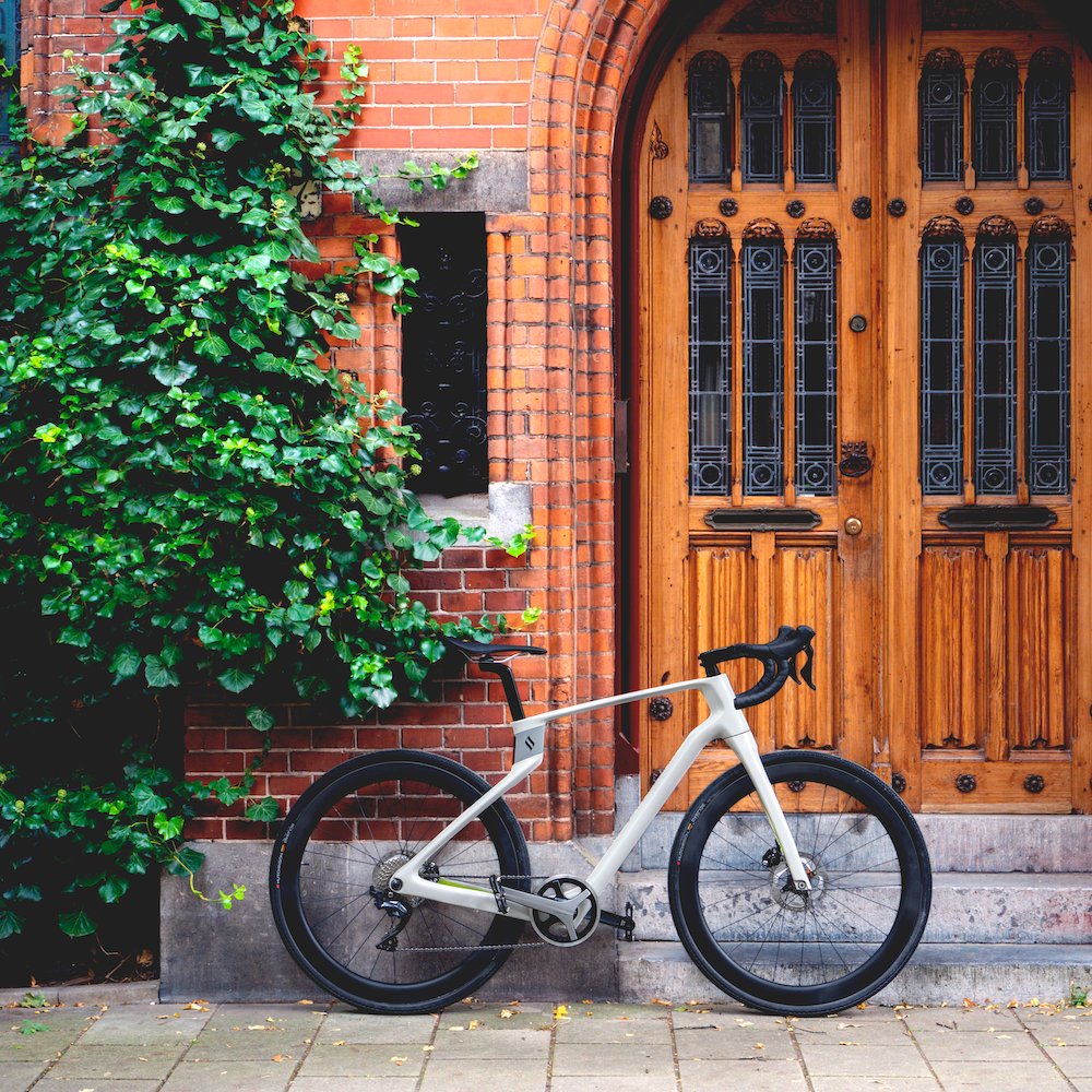 SuperstrataBike's tweet photo. Dear Backers, as we need to finalize the components order, we'd like to invite you to configure your Superstrata (https://t.co/AabDaNDhL5) by December 1st, if you have not already done so. Orders configured after this date might be pushed back down the queue. https://t.co/YMDMxwPuC1