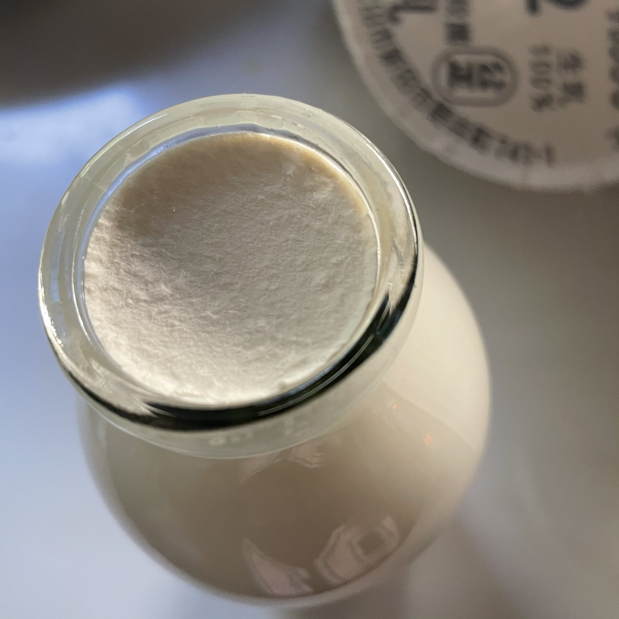 小嶋みつみ ガチ鉄ママドルになったちゅん またおいしい牛乳買ってきたんだけど こういうフタの牛乳知ってる 専用の器具ないと開かないんでしょ いいや 爪でひっかけて あっ あっ あああああーーーーっ 牛乳 牛乳瓶 開け方教えて