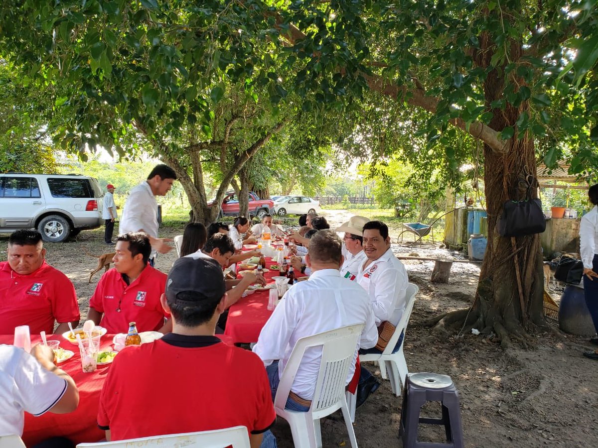 Odilon_RS's tweet photo. El día de hoy convivimos con el seccional 0953. Nuevamente demostramos la fuerza y acompañamiento de la @CNC_CEN en el municipio de Palenque. Agradezco a mi líder municipal David Pérez Oloarte. Dónde lanzamos la primera bola #somosCNC #somosPRI @hernandezderas @rubenzuarth https://t.co/3RZNoY0tsC