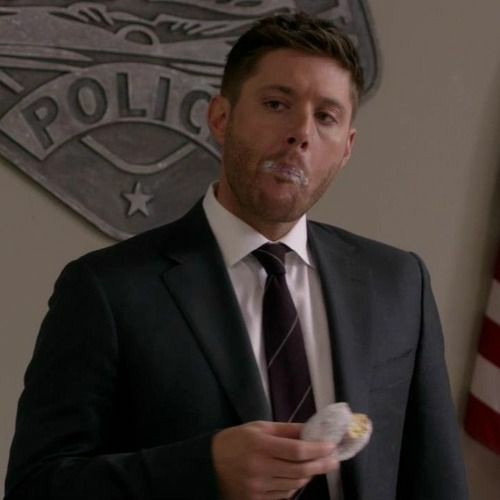 esterlovescas's tweet image. O Dean não teve infância - foi pai, mãe, irmão e soldado, mas não foi criança
Perdeu tudo o que amava várias vezes
Quando se apaixonou, foi silenciado
Ele merecia uma vida longa e não um pedaço de torta e uma morte estúpida
Ele merecia ter vivido um grande amor
Ele merecia mais.