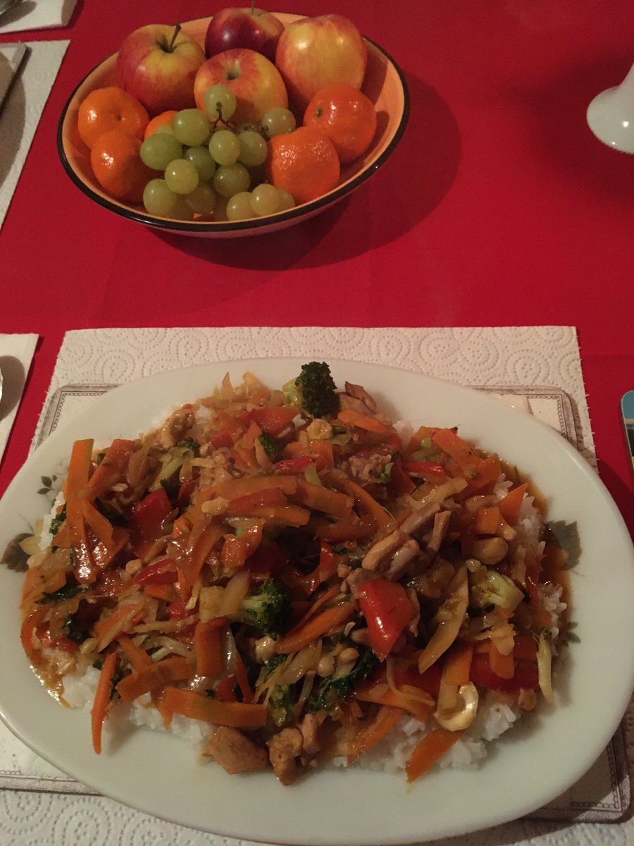 Jan_Lentzos's tweet photo. Barry cooked a delicious Chilli Chicken Garlic Stir-Fry π
And served it with Boiled Rice
π¨πΌβπ³ππ§πΆ π₯ π π₯’
#Wok #Chicken #Garlic #RootGinger #Chilli #StirFryVegetables #Beansprouts #Carrot #GreenCabbage #ChineseLeaf #BambooShoots #WaterChestnuts #RedPepper #Broccoli #CashewNuts https://t.co/uQQvsYpsw8