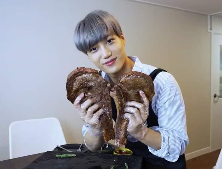 yop_joEl's tweet photo. #KAI_MmmhOutNow #KaiHotDebutDay #카이_음_뮤비공개 https://t.co/KF5tb4iPqf