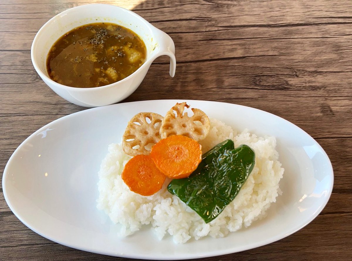 ট ইট র Hippo Curry 古知堂cafe 千の春 スープカレー オーガニック野菜の素揚げ添え チキンスープベースのスープカリー あっさりしたスープ レモンを絞って食べるライスが味変を楽しめる スープはあっさりした中にもスパイスが効いていて食欲をそそります ট ইট র Hippo Curry 古知堂cafe 千の春 スープカレー オーガニック野菜の素揚げ添え チキンスープベースのスープカリー あっさりしたスープ レモンを絞って食べるライスが味変を楽しめる スープはあっさりした中にもスパイスが効いていて食欲をそそります