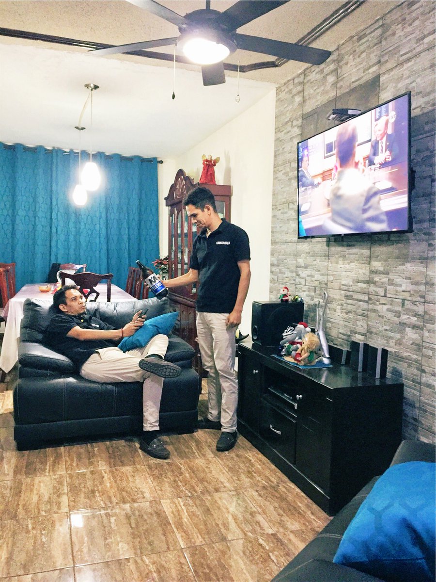 Uno queriendo portarse bn y mi otro yo quiere refrescarse #partymode #Monterrey