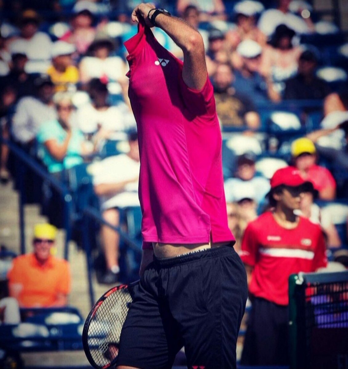 chda7777's tweet photo. Oh no! Monday morning again 😲🥴😂 Have a great day and new week everyone ♥️
#OhNo #GoHide #MondayFeeling #MondayMood #StanTheMan #Wawrinka https://t.co/VSEyxHnitc