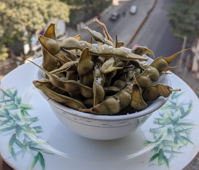 Enjoying my Indian edamame substitute —-> the lovely toor with Himalayan sea salt. #TurDaal #IndianSnack #ToorDaal