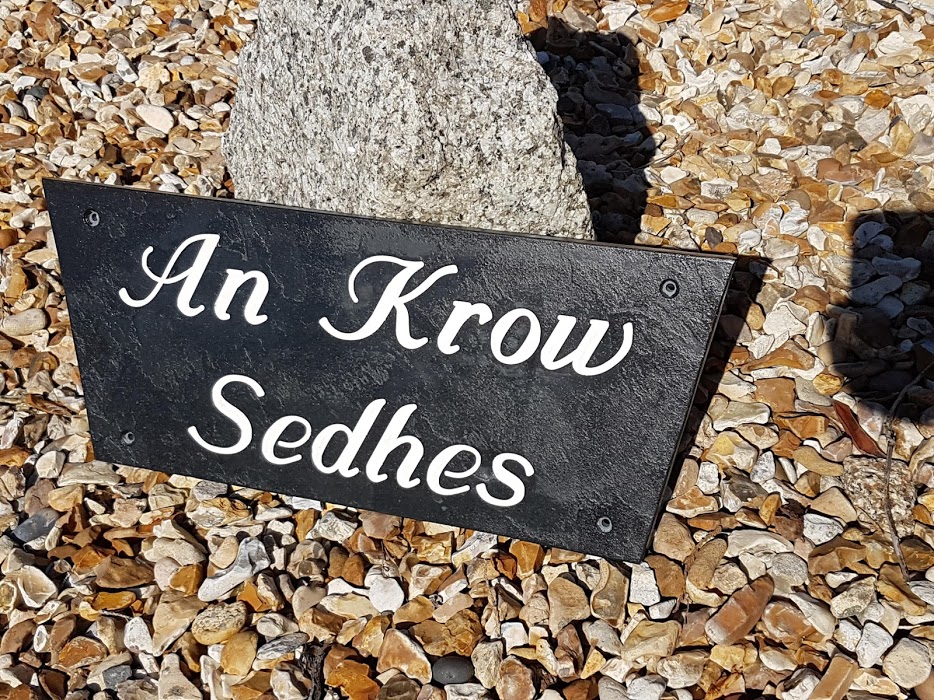 KernowSigns's tweet photo. First late night shopping in Truro Wednesday 2nd December. It will be a full market again with@TruroFarmersMkt on Lemon Quay from 9am until 9pm, including craft when this 2nd lock down ends.Looking forward to getting back to meeting customers face to face again. Custom made signs https://t.co/oTO6gwSxt3