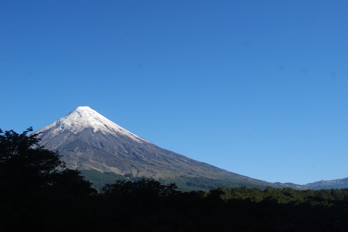 #Top4Theme chat: 
@Giselleinmotion @CharlesMcCool @Touchse  
@perthtravelers
 This week's topic: #Top4Hills

Sulphur Mountain, Alberta; Whitbarrow, Cumbria; Silbury Hill, Wiltshire; Mt. Osorno, Chile.